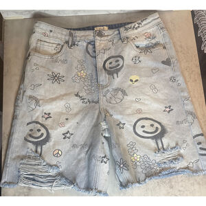 Women's Easel M Light Blue Black Graphic Distressed Jean Shorts